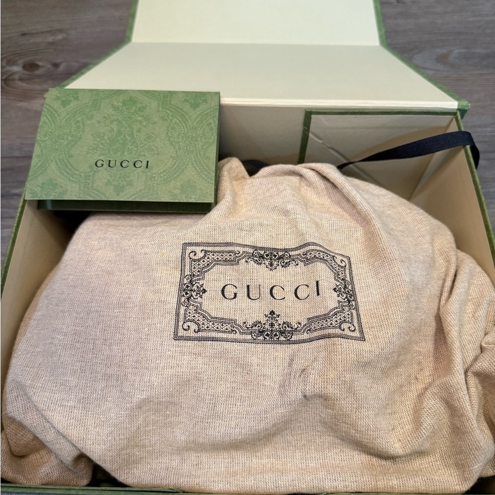 Gucci Marmont Small Camera Bag - Picture 3 of 8